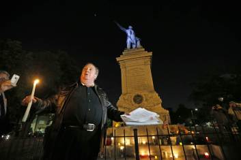 confederate_statues_new_orleans_44962-jpg-24013_83555476ae21103051ffca63afef3369-nbcnews-ux-2880-1000